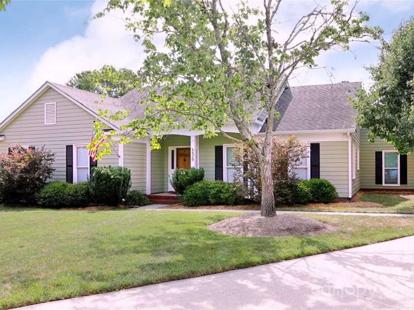 8829 Gelligum Drive, Charlotte, NC 28277.  MLS# CAR4275975, YatesRealty ID 24025. 