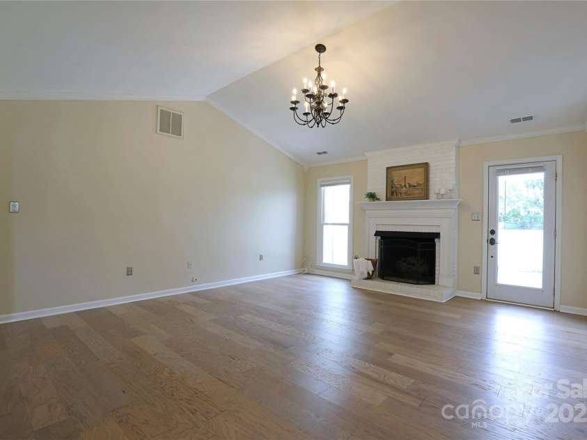 8829 Gelligum Drive, Charlotte, NC 28277.  MLS# CAR4275975, YatesRealty ID 24025. 