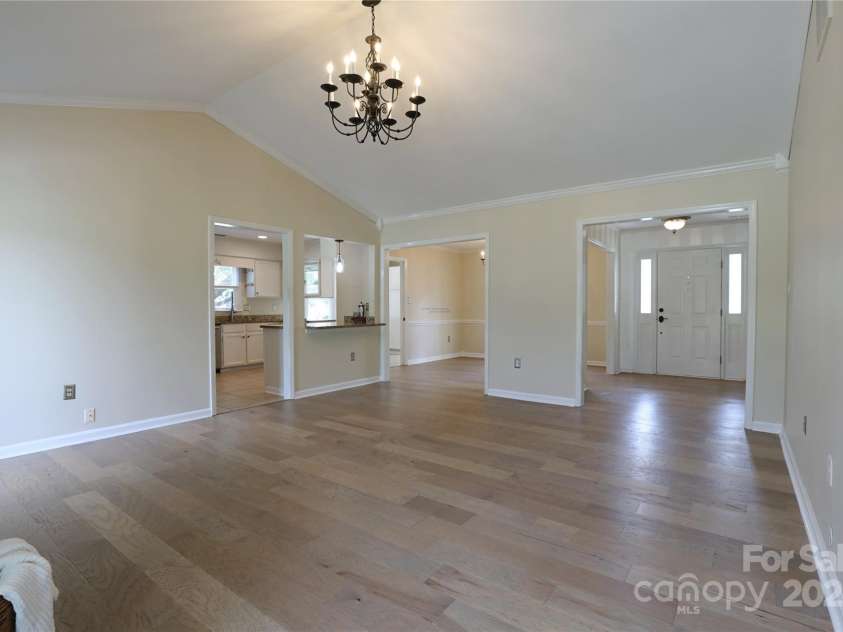 8829 Gelligum Drive, Charlotte, NC 28277.  MLS# CAR4275975, YatesRealty ID 24025. 