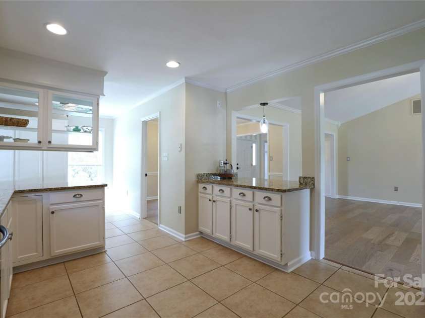 8829 Gelligum Drive, Charlotte, NC 28277.  MLS# CAR4275975, YatesRealty ID 24025. 