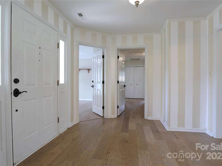 8829 Gelligum Drive, Charlotte, NC 28277.  MLS# CAR4275975, YatesRealty ID 24025. 