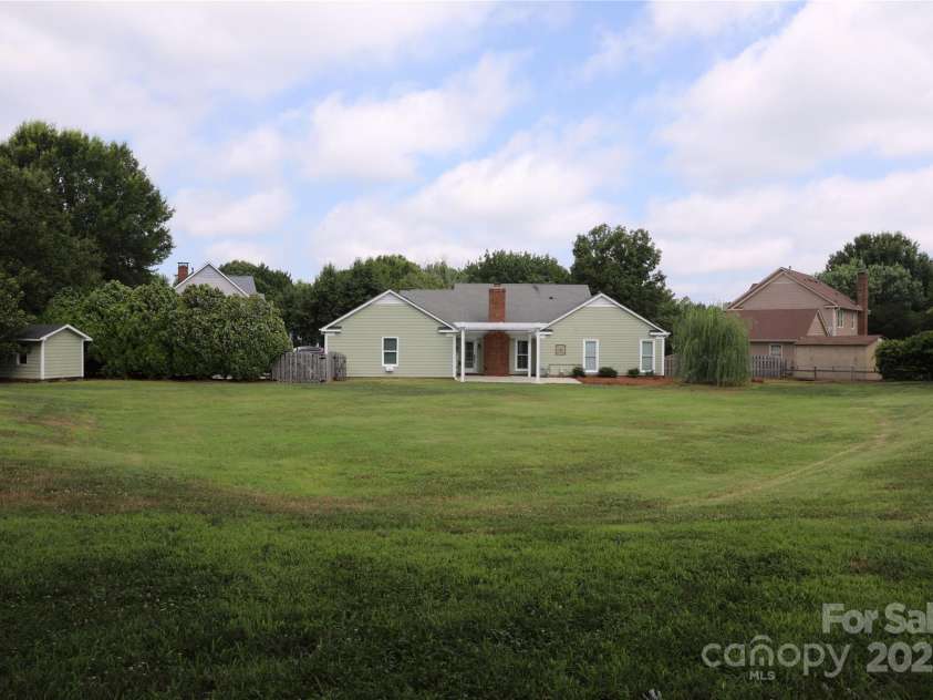 8829 Gelligum Drive, Charlotte, NC 28277.  MLS# CAR4275975, YatesRealty ID 24025. 