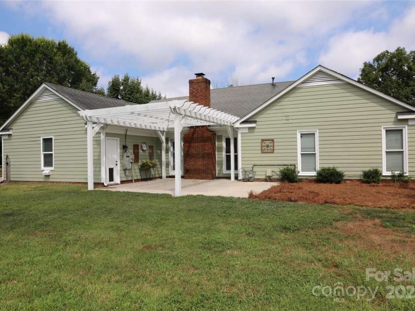 8829 Gelligum Drive, Charlotte, NC 28277.  MLS# CAR4275975, YatesRealty ID 24025. 