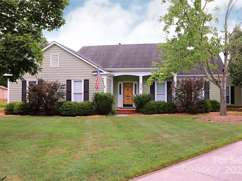 8829 Gelligum Drive, Charlotte, NC 28277.  MLS# CAR4275975, YatesRealty ID 24025. 