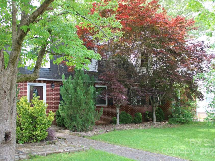 426/432 Maple Street, Brevard, NC 28712.  MLS# CAR4259248, YatesRealty ID 24026. 