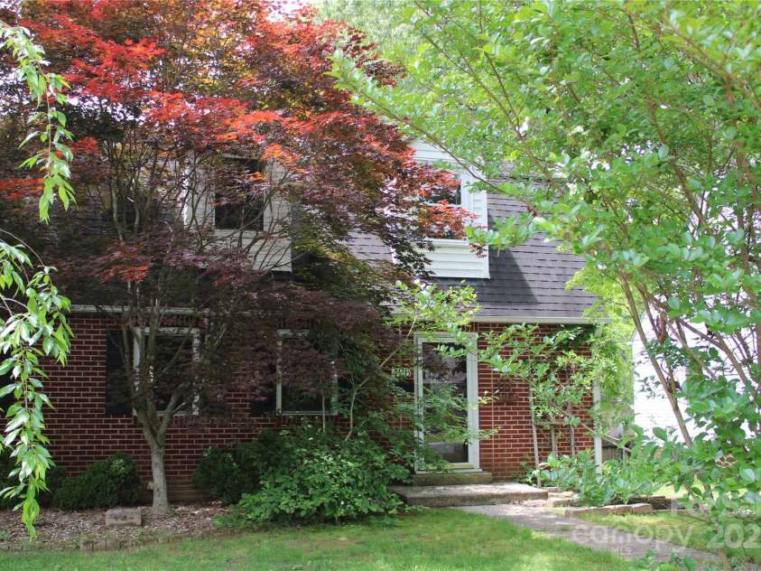 426/432 Maple Street, Brevard, NC 28712.  MLS# CAR4259248, YatesRealty ID 24026. 