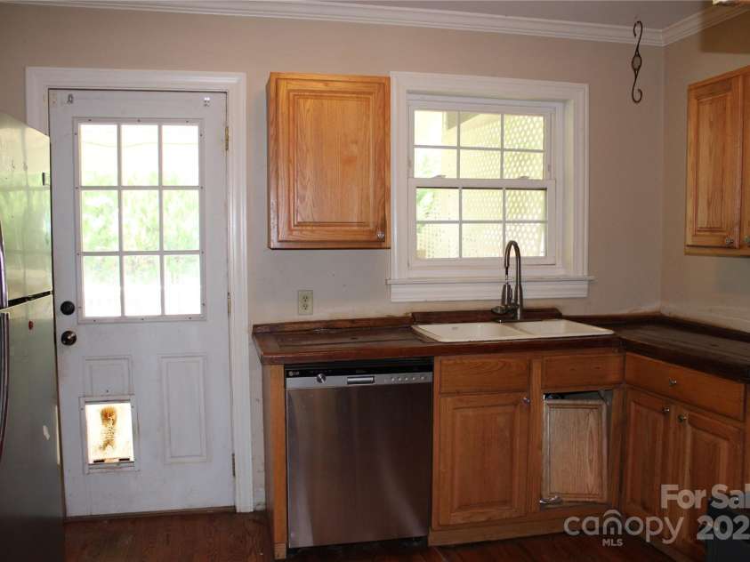 426/432 Maple Street, Brevard, NC 28712.  MLS# CAR4259248, YatesRealty ID 24026. 