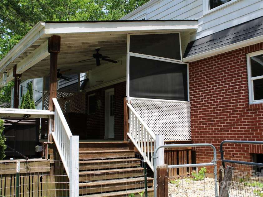 426/432 Maple Street, Brevard, NC 28712.  MLS# CAR4259248, YatesRealty ID 24026. 