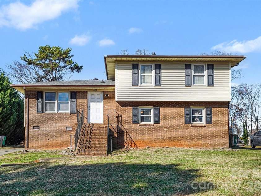 420 Colony Acres Drive, Charlotte, NC 28217.  MLS# CAR4335694, YatesRealty ID 2403. 