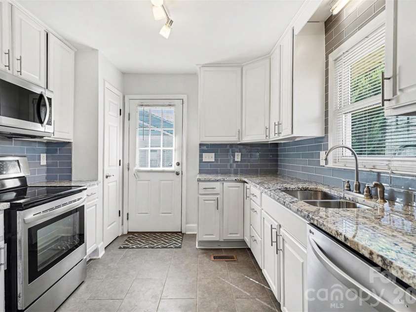 420 Colony Acres Drive, Charlotte, NC 28217.  MLS# CAR4335694, YatesRealty ID 2403. 