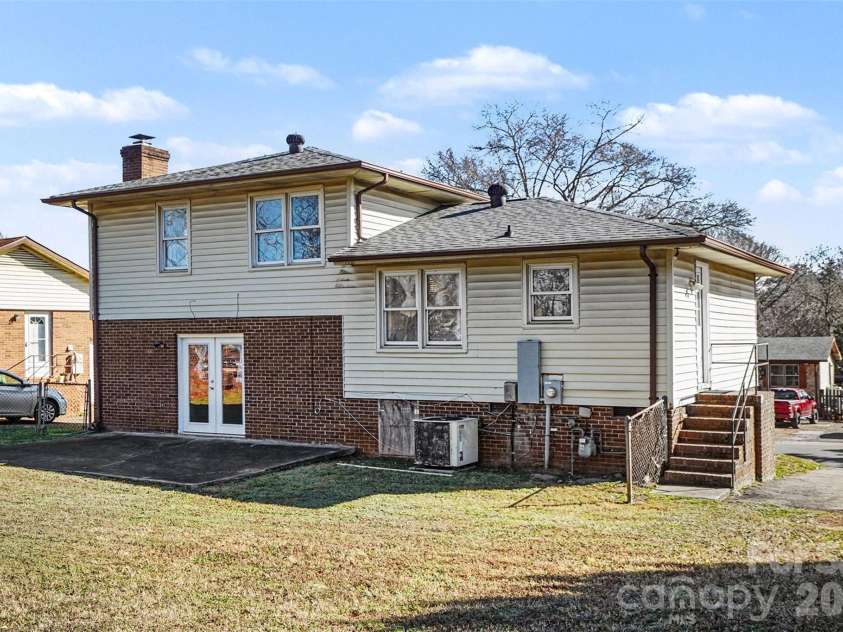 420 Colony Acres Drive, Charlotte, NC 28217.  MLS# CAR4335694, YatesRealty ID 2403. 