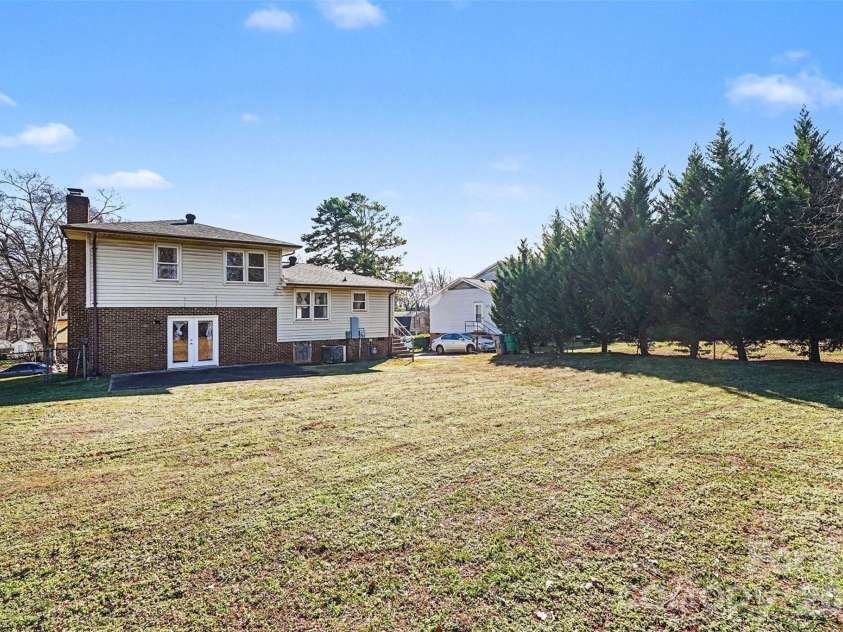 420 Colony Acres Drive, Charlotte, NC 28217.  MLS# CAR4335694, YatesRealty ID 2403. 