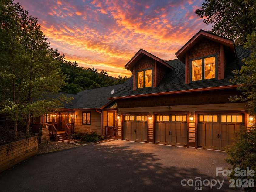 39 Great Aspen Way, Black Mountain, NC 28711.  MLS# CAR4383326, YatesRealty ID 24030. 