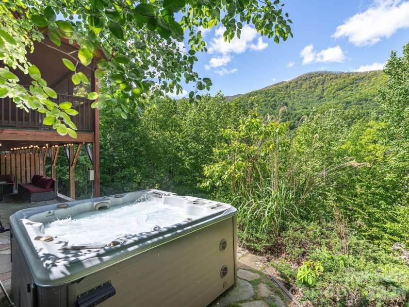 39 Great Aspen Way, Black Mountain, NC 28711.  MLS# CAR4383326, YatesRealty ID 24030. 