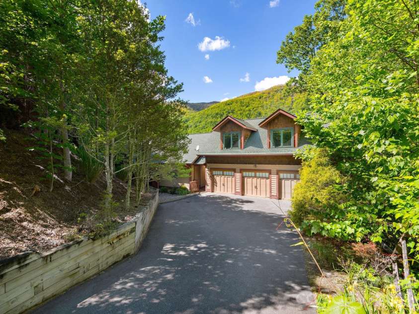 39 Great Aspen Way, Black Mountain, NC 28711.  MLS# CAR4383326, YatesRealty ID 24030. 