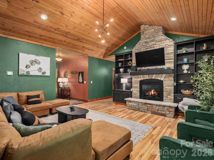 39 Great Aspen Way, Black Mountain, NC 28711.  MLS# CAR4383326, YatesRealty ID 24030. 