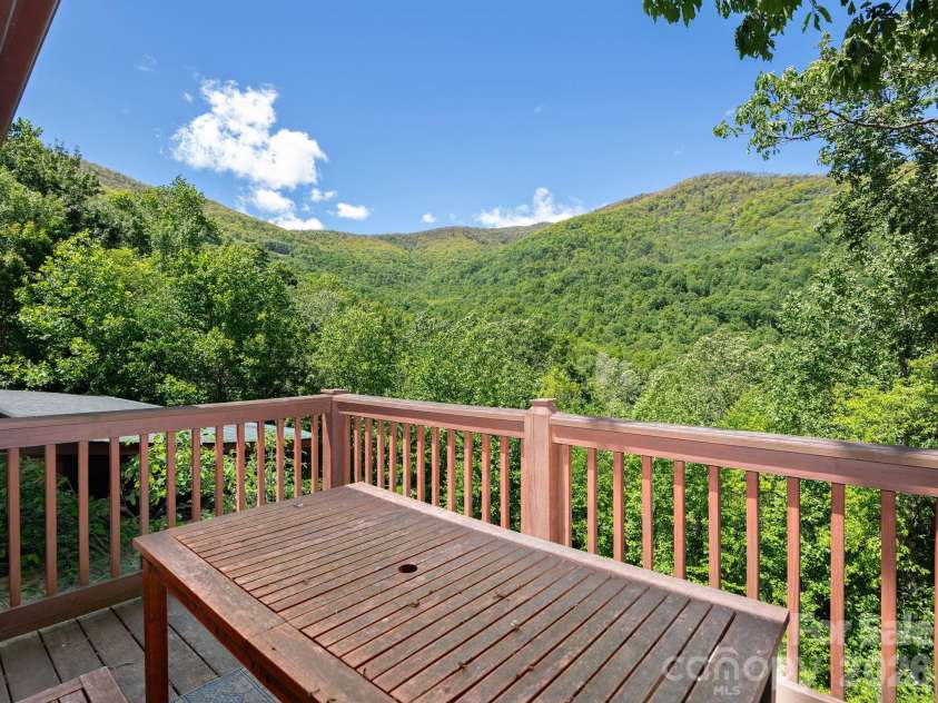 39 Great Aspen Way, Black Mountain, NC 28711.  MLS# CAR4383326, YatesRealty ID 24030. 