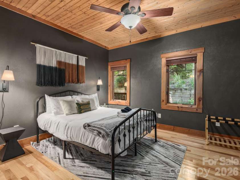 39 Great Aspen Way, Black Mountain, NC 28711.  MLS# CAR4383326, YatesRealty ID 24030. 