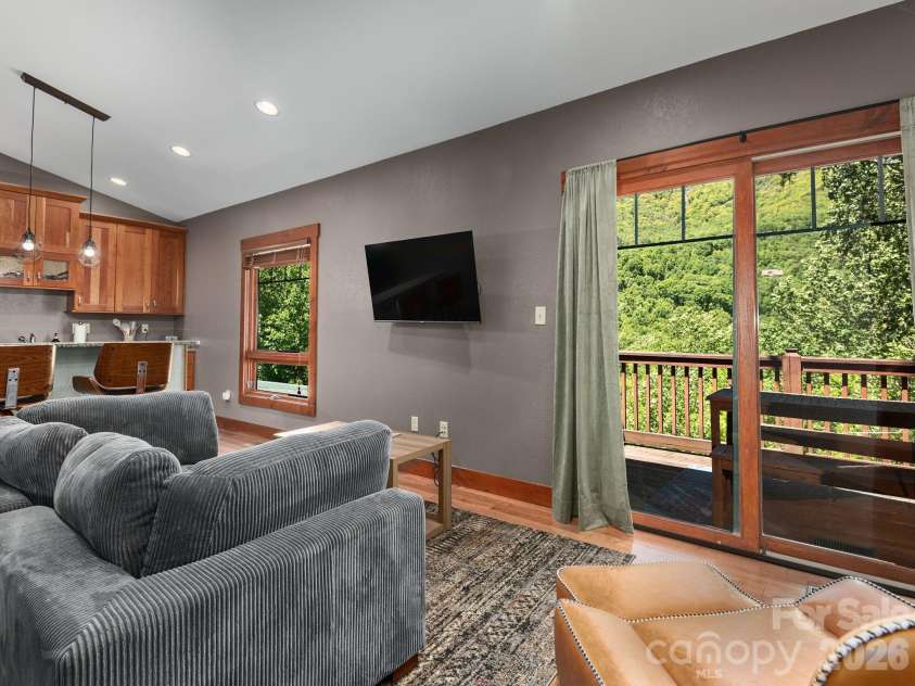 39 Great Aspen Way, Black Mountain, NC 28711.  MLS# CAR4383326, YatesRealty ID 24030. 