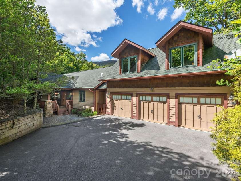 39 Great Aspen Way, Black Mountain, NC 28711.  MLS# CAR4383326, YatesRealty ID 24030. 