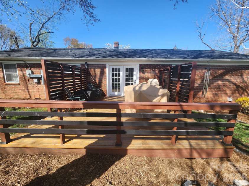 492 14th Avenue Drive, Hickory, NC 28601.  MLS# CAR4383493, YatesRealty ID 24031. 