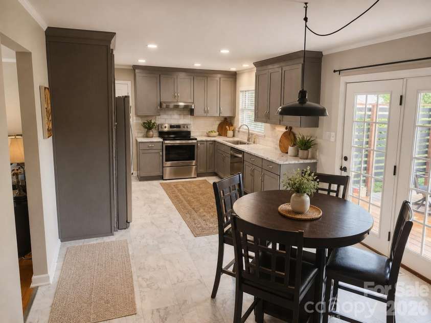 492 14th Avenue Drive, Hickory, NC 28601.  MLS# CAR4383493, YatesRealty ID 24031. 