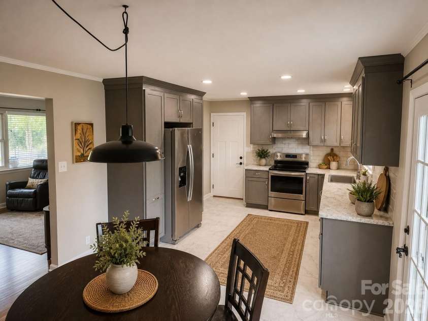 492 14th Avenue Drive, Hickory, NC 28601.  MLS# CAR4383493, YatesRealty ID 24031. 