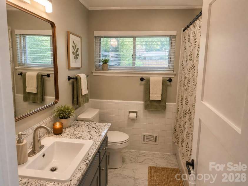 492 14th Avenue Drive, Hickory, NC 28601.  MLS# CAR4383493, YatesRealty ID 24031. 