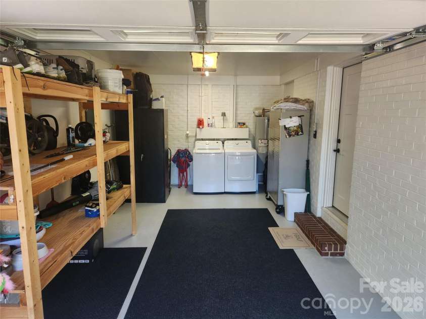 492 14th Avenue Drive, Hickory, NC 28601.  MLS# CAR4383493, YatesRealty ID 24031. 