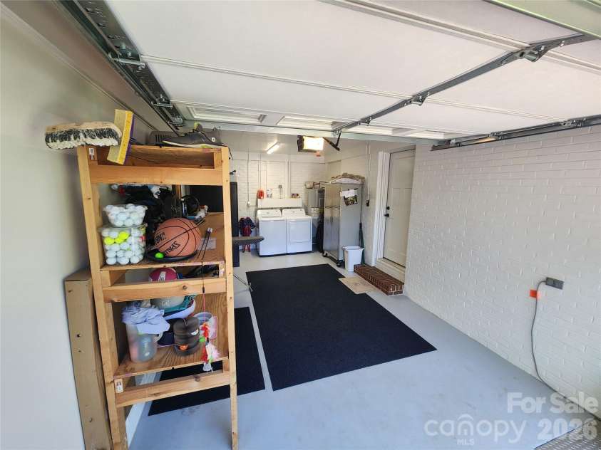 492 14th Avenue Drive, Hickory, NC 28601.  MLS# CAR4383493, YatesRealty ID 24031. 