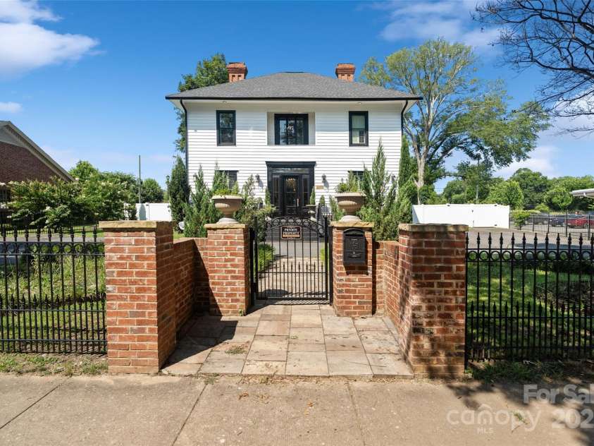 311 Oakland Avenue, Rock Hill, SC 29730.  MLS# CAR4276399, YatesRealty ID 24032. 