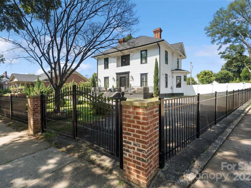 311 Oakland Avenue, Rock Hill, SC 29730.  MLS# CAR4276399, YatesRealty ID 24032. 