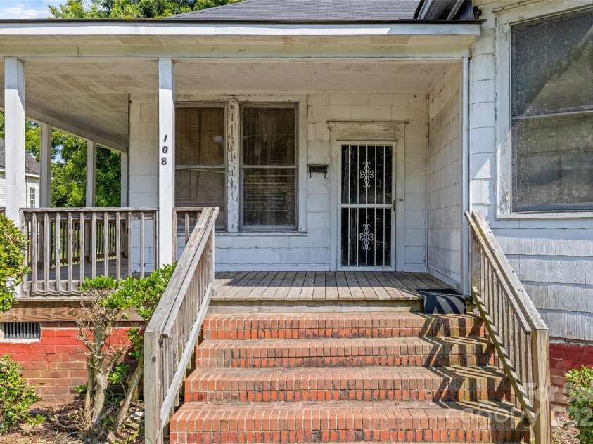 108 Walker Street, Chester, SC 29706.  MLS# CAR4277990, YatesRealty ID 24033. 