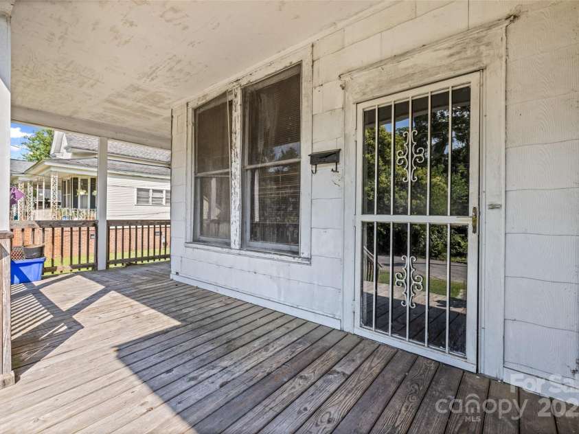 108 Walker Street, Chester, SC 29706.  MLS# CAR4277990, YatesRealty ID 24033. 