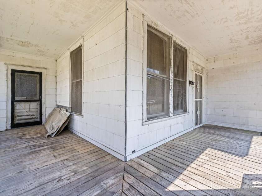 108 Walker Street, Chester, SC 29706.  MLS# CAR4277990, YatesRealty ID 24033. 