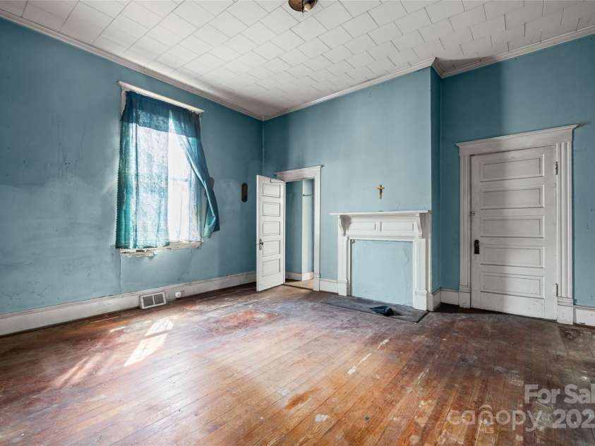 108 Walker Street, Chester, SC 29706.  MLS# CAR4277990, YatesRealty ID 24033. 