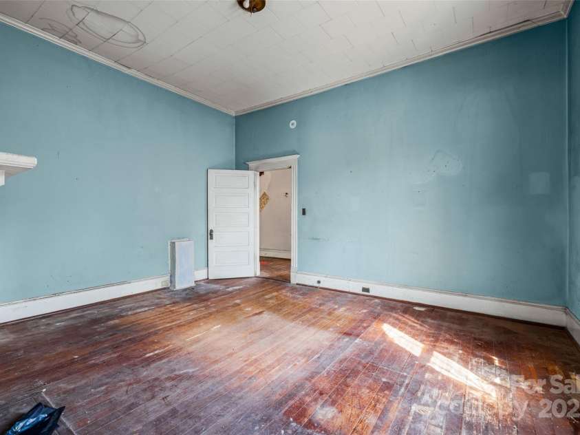 108 Walker Street, Chester, SC 29706.  MLS# CAR4277990, YatesRealty ID 24033. 