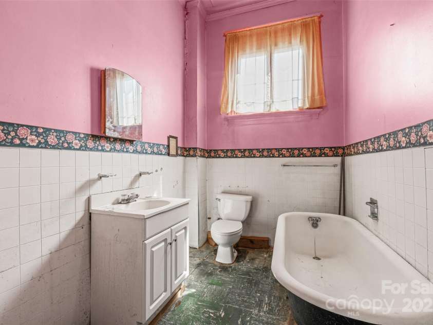 108 Walker Street, Chester, SC 29706.  MLS# CAR4277990, YatesRealty ID 24033. 