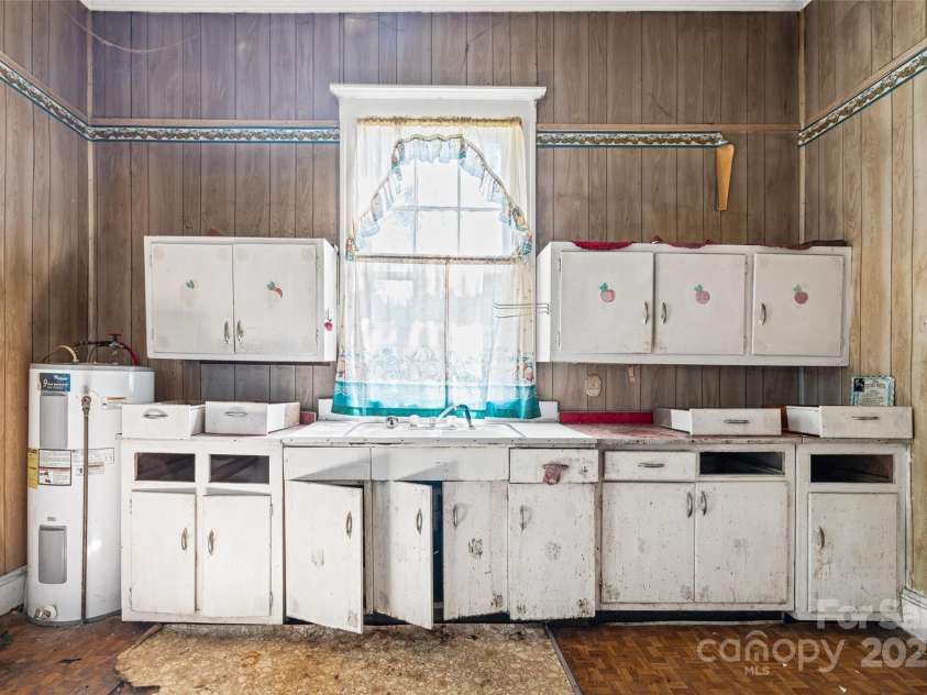 108 Walker Street, Chester, SC 29706.  MLS# CAR4277990, YatesRealty ID 24033. 