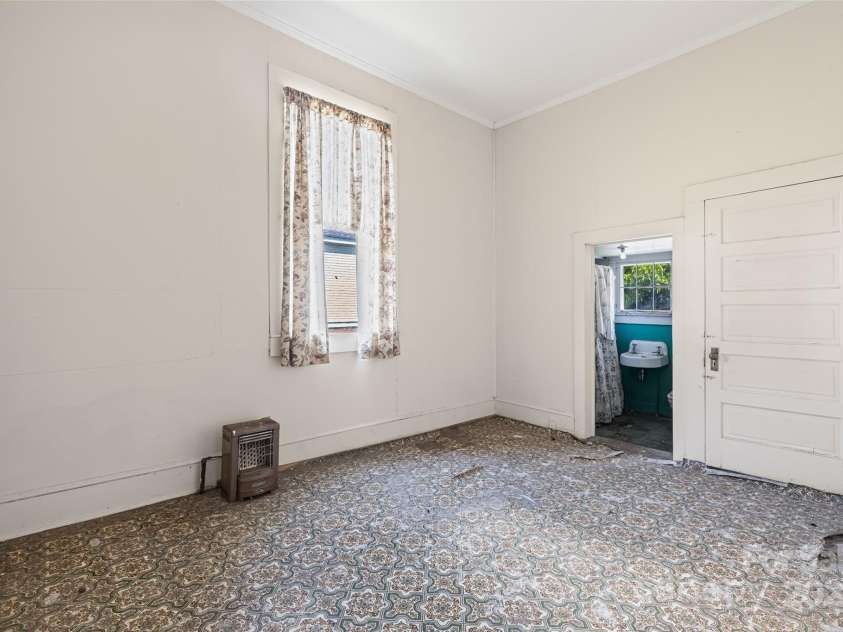 108 Walker Street, Chester, SC 29706.  MLS# CAR4277990, YatesRealty ID 24033. 