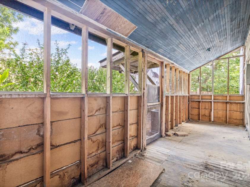 108 Walker Street, Chester, SC 29706.  MLS# CAR4277990, YatesRealty ID 24033. 