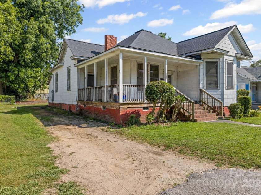 108 Walker Street, Chester, SC 29706.  MLS# CAR4277990, YatesRealty ID 24033. 