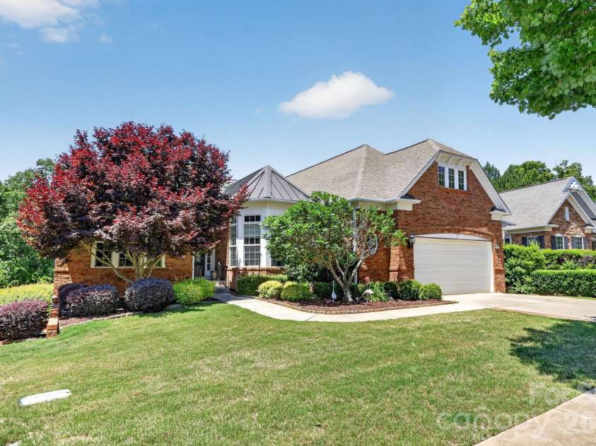 9242 Whistling Straits Drive, Fort Mill, SC 29707.  MLS# CAR4381475, YatesRealty ID 24033. 