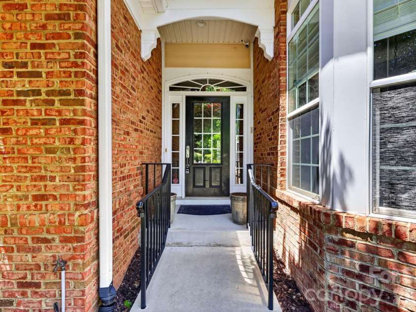 9242 Whistling Straits Drive, Fort Mill, SC 29707.  MLS# CAR4381475, YatesRealty ID 24033. 