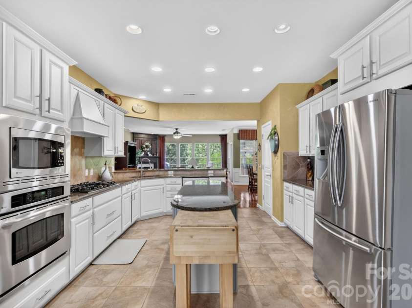 9242 Whistling Straits Drive, Fort Mill, SC 29707.  MLS# CAR4381475, YatesRealty ID 24033. 