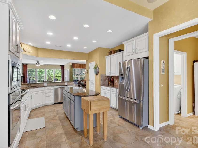 9242 Whistling Straits Drive, Fort Mill, SC 29707.  MLS# CAR4381475, YatesRealty ID 24033. 