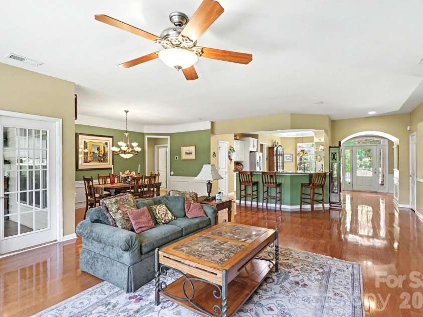9242 Whistling Straits Drive, Fort Mill, SC 29707.  MLS# CAR4381475, YatesRealty ID 24033. 