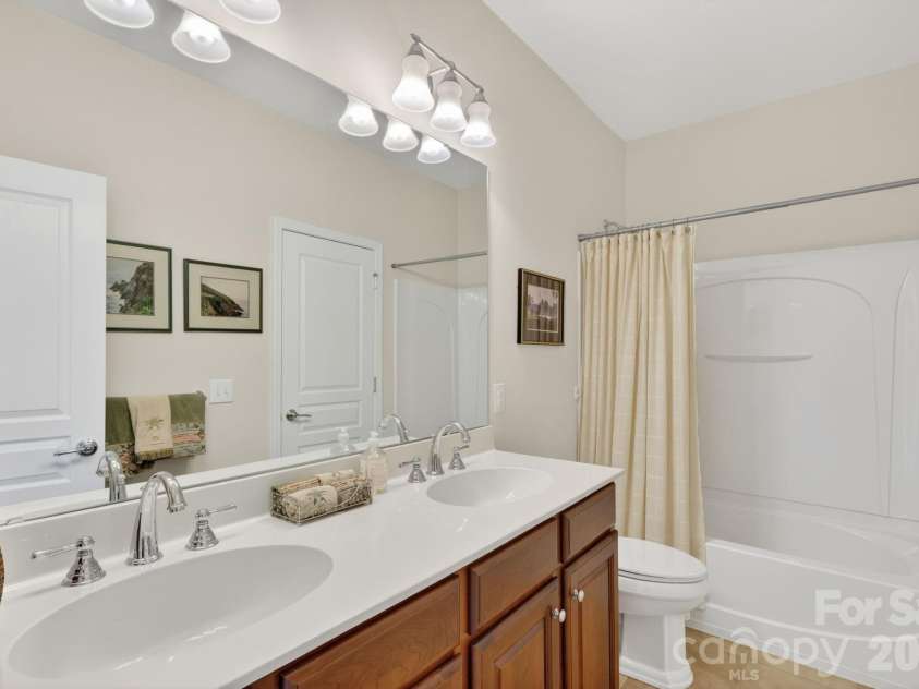 9242 Whistling Straits Drive, Fort Mill, SC 29707.  MLS# CAR4381475, YatesRealty ID 24033. 