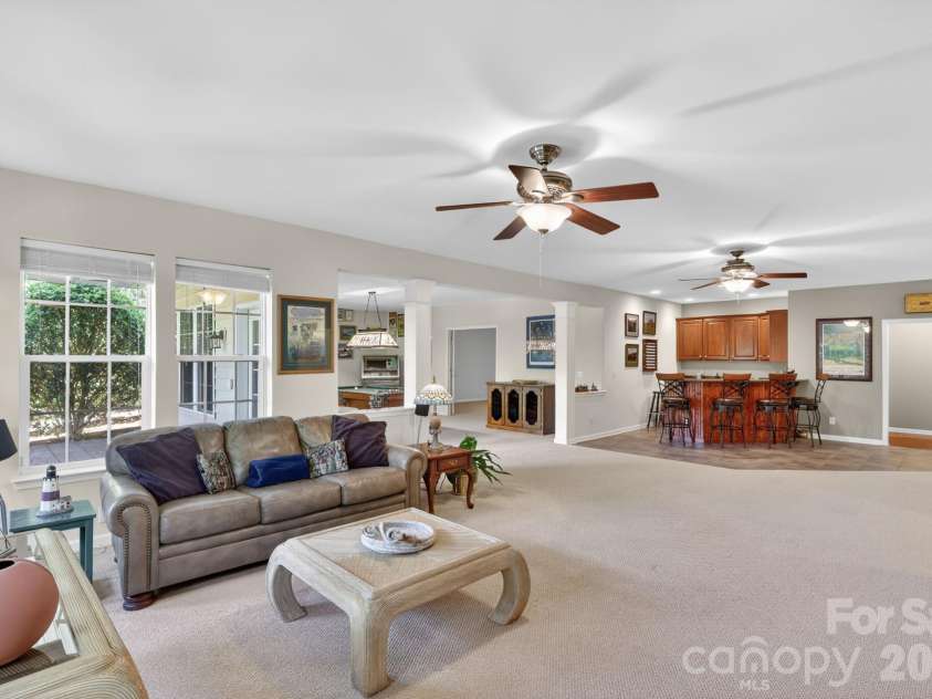 9242 Whistling Straits Drive, Fort Mill, SC 29707.  MLS# CAR4381475, YatesRealty ID 24033. 