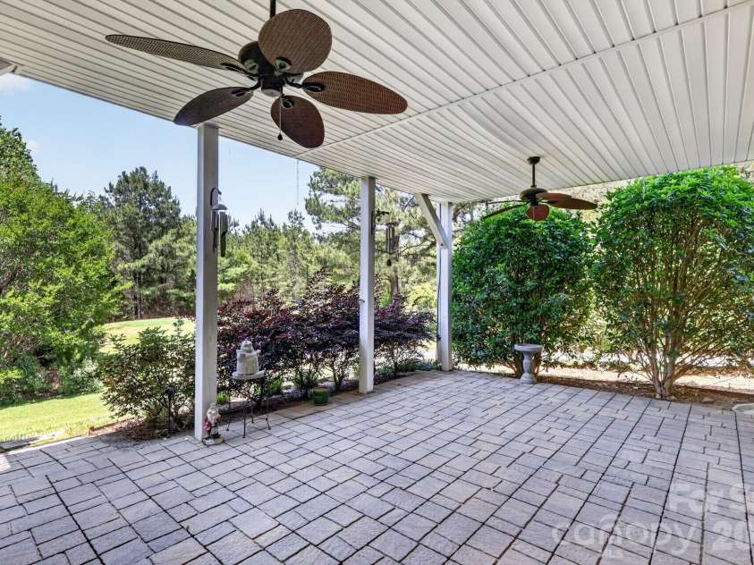 9242 Whistling Straits Drive, Fort Mill, SC 29707.  MLS# CAR4381475, YatesRealty ID 24033. 